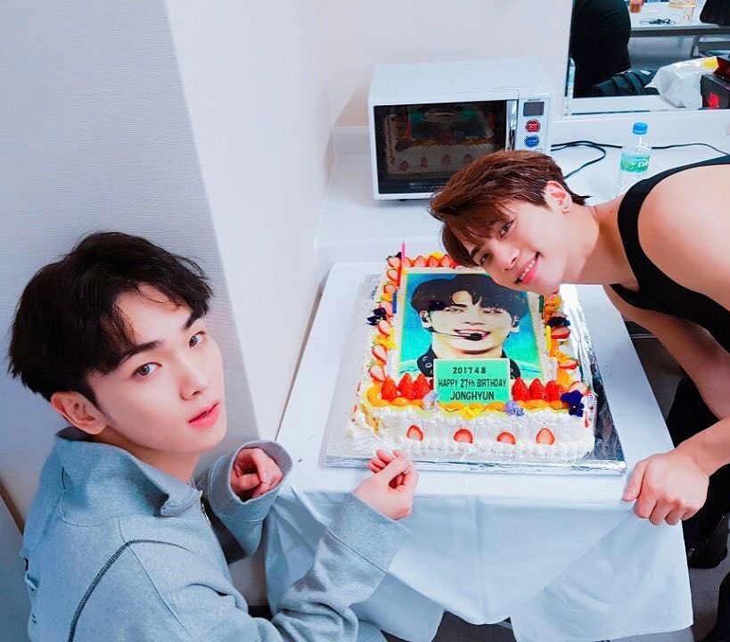 923FILE's tweet photo. 170408 instagram update 
"hbd" 
#JONGHYUN #KEY #SHINee 
#따뜻한_봄이_오는게_종현인가봐 #HAPPY_JJONG_DAY https://t.co/u5VxENaNY4