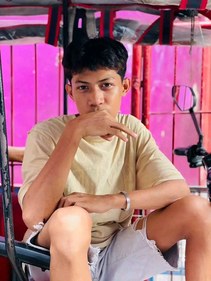 lakingcamba's tweet photo. Dm??  Pag usapan nyo ni mika kung magkano. https://t.co/QTHzLZJRGU