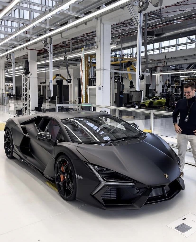 Carziwant's tweet photo. Lamborghini Revuelto😈✔️ https://t.co/G1f9tFiNPZ