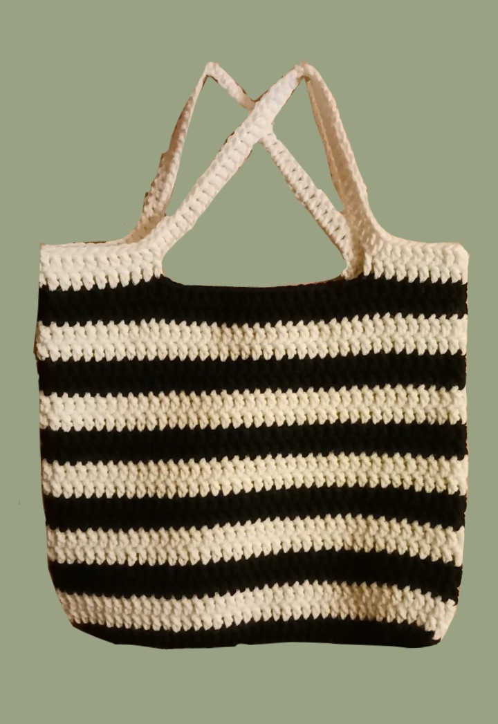 berriesgrove's tweet photo. daisy bag now available - $30 each - dm on instgram to order or customize your own https://t.co/X2HlSc91ea