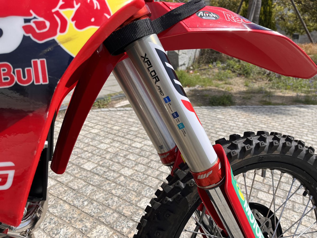IkKazu's tweet photo. WP PRO😍
カッコ良すでたまらん❣️
サスペンション前後で約75万🤣ww
車買えるで😬
傷つけんように走らんと😱
明日は四国エンデューロ美馬🎶
参加される皆さん宜しくお願いします😊
しかしノーマル車高で足ツンツンやけど大丈夫かな🤣❓笑
#四国ED
#WPPRO https://t.co/7OjOeDF942