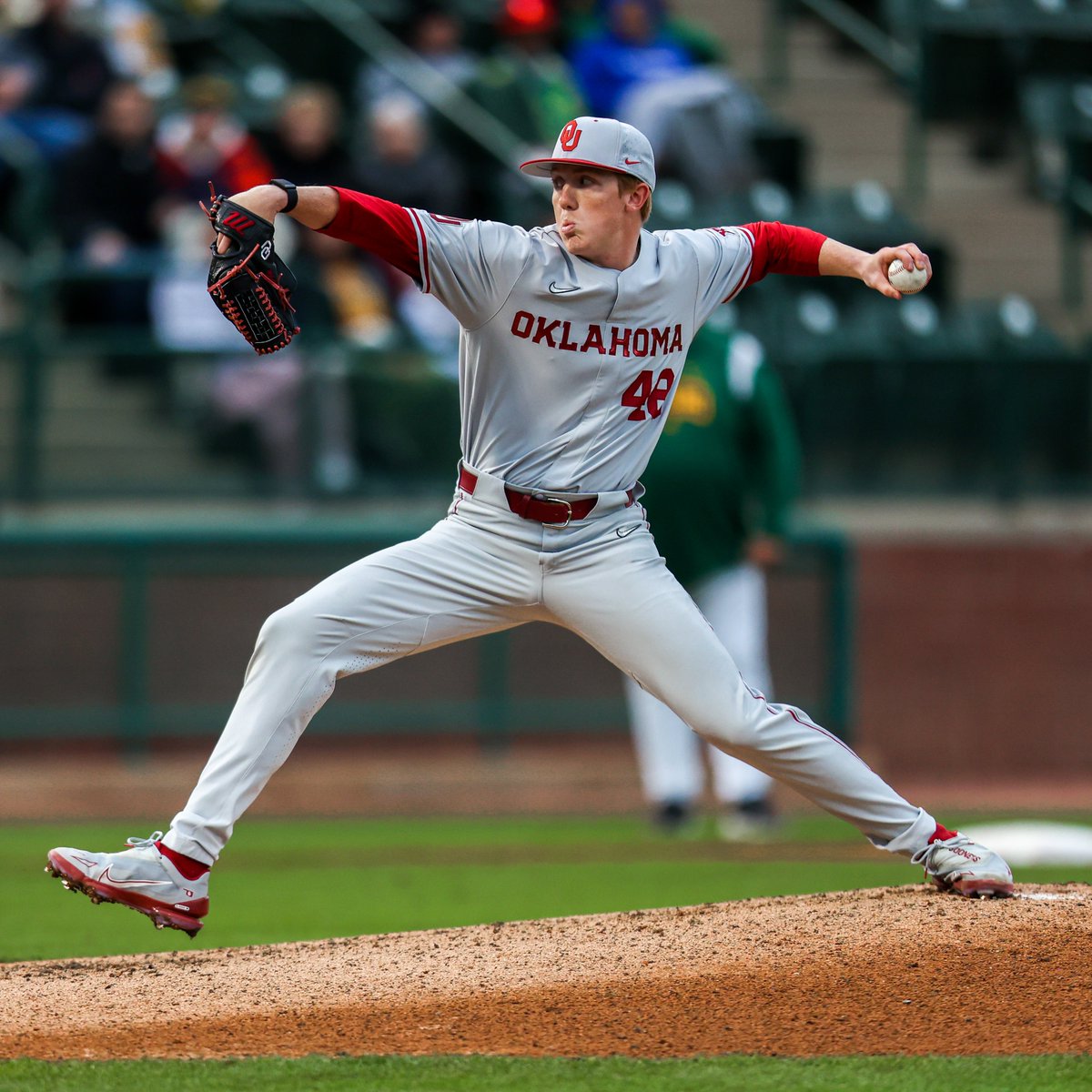 Jamie Hitt 📈

5.2 IP, 2 H, 1 R, 2 BB, 3 K