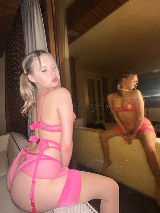 She can get a taste 👅 https://t.co/vDV0x30SaN