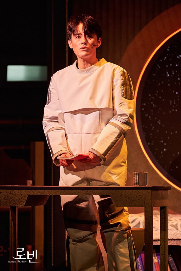 showplay's tweet photo. #뮤지컬 #로빈
🄼🅄🅂🄸🄲🄰🄻 🅁 🄾 🄱 🄸 🄽 🚀
#굿바이 D-1

"끝이 아닌 시작이야
마음이 이어지고
서로를 기억한다면
끝은 시작으로"
로빈 #최재웅

-
23.01.09 – 23.04.09
대학로 TOM(티오엠) 1관 https://t.co/CM75dSJJ41