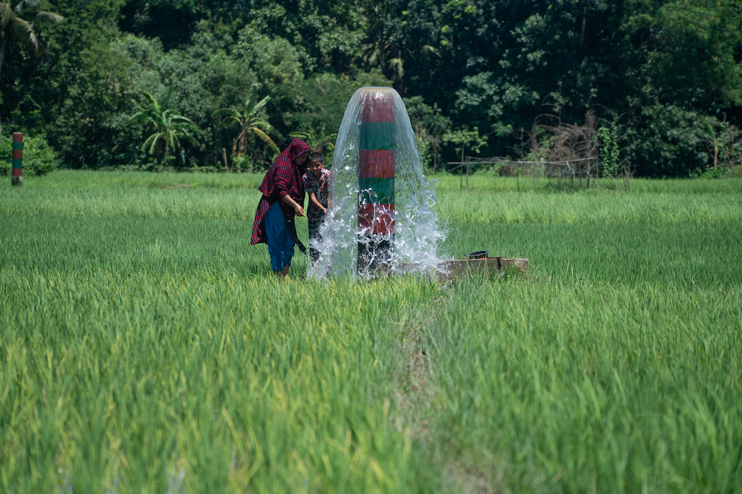 ADB_HQ's tweet photo. About 500 million people in Asia and the Pacific lack access to water, and 1.14 billion people live without sanitation. 

ADB and the Government of Japan are working together to strengthen water security across the region: https://t.co/qAhQY2Qqx3 https://t.co/xM6v7lFL8g