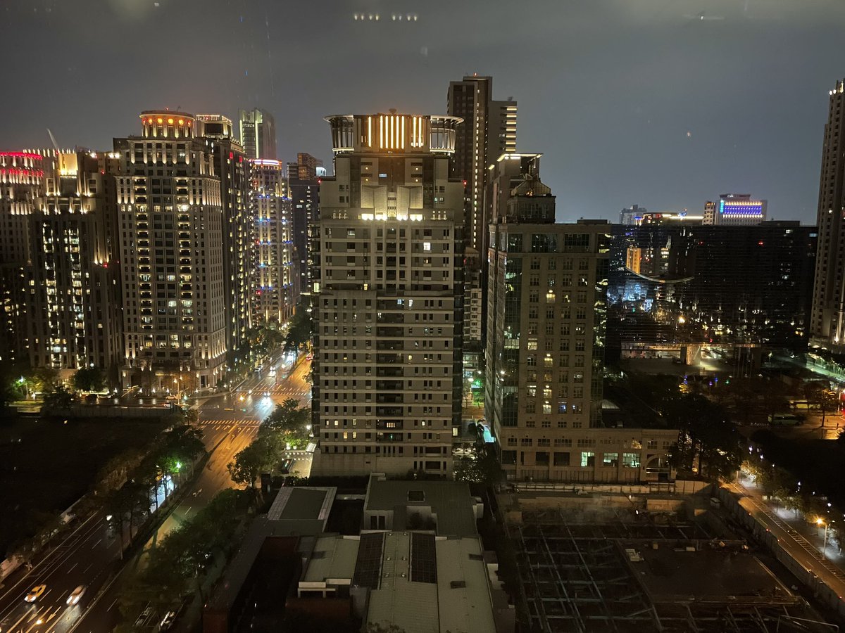 meiteikairo's tweet photo. 台湾に来て一週間。
台湾第二の都市、台中だけあって高層ビルが立ち並んだ景観に圧倒されてます。7月半ばまでの長丁場。はよ帰りたい。 https://t.co/ZaqAT64ICQ