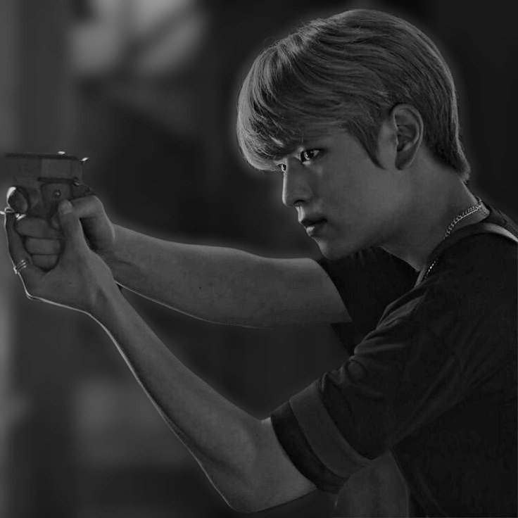 "Love Over War" (2min filo au)

(lmh) is a selfish, heartless, and very mischievous mafia boss who will find his counterpart and that is (ksm), who will become an intern at the company he owns.