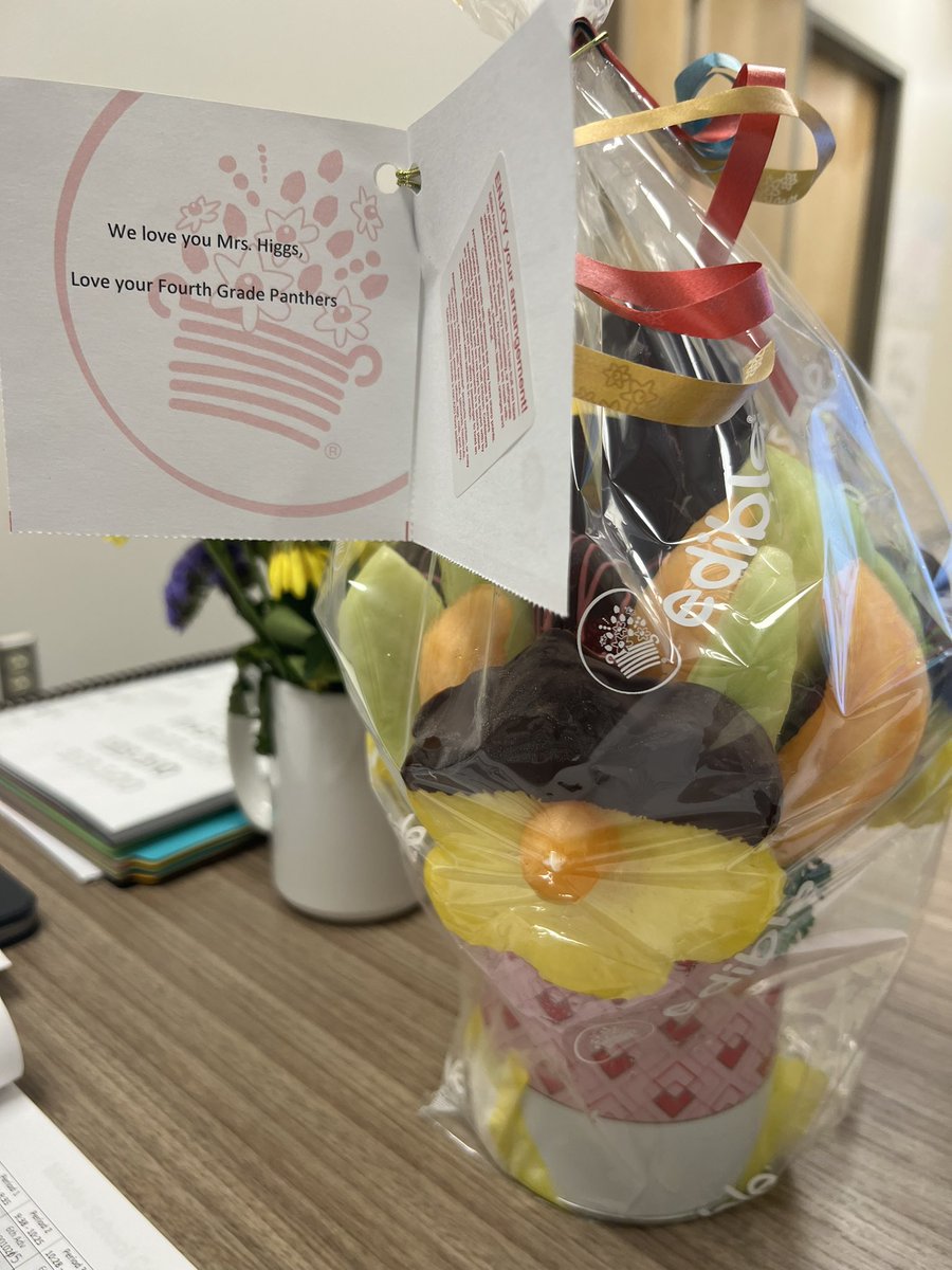 CHiggsSCPS's tweet photo. My panther family @KellyParkSchool  showed me an abundance of love and appreciation this week. Each day there was more. So grateful. https://t.co/FivNioD3cc