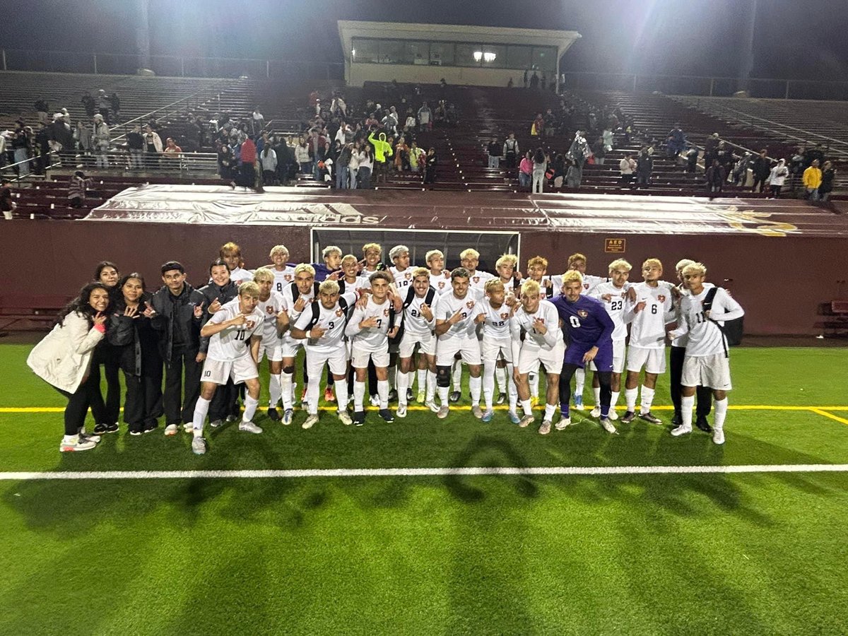 DobieBoysSoccer's tweet photo. LONGHORNS 3 - Katy Jordan 2

YOUR LONGHORNS ARE IN THE UIL 6A REGIÓN 3 FINAL 

#NowOrNever https://t.co/V1mabcORIm