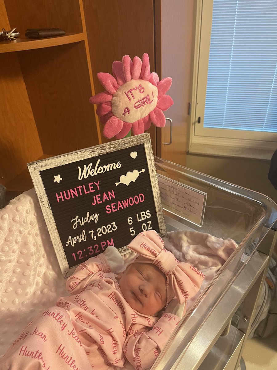 dlegore's tweet photo. Welcome Baby Huntley!! We love you to the moon and back already! #BlessedYaYa #Grandbaby#4!! #FirstGirl! https://t.co/XsLY7IOdfy