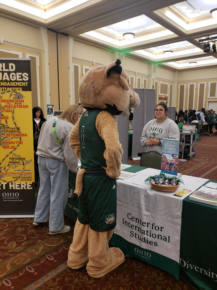 Rufus is weighing his options for War and Peace Studies!
#InternationalRufus
#ForeverOHIO
#ForeverInternational
