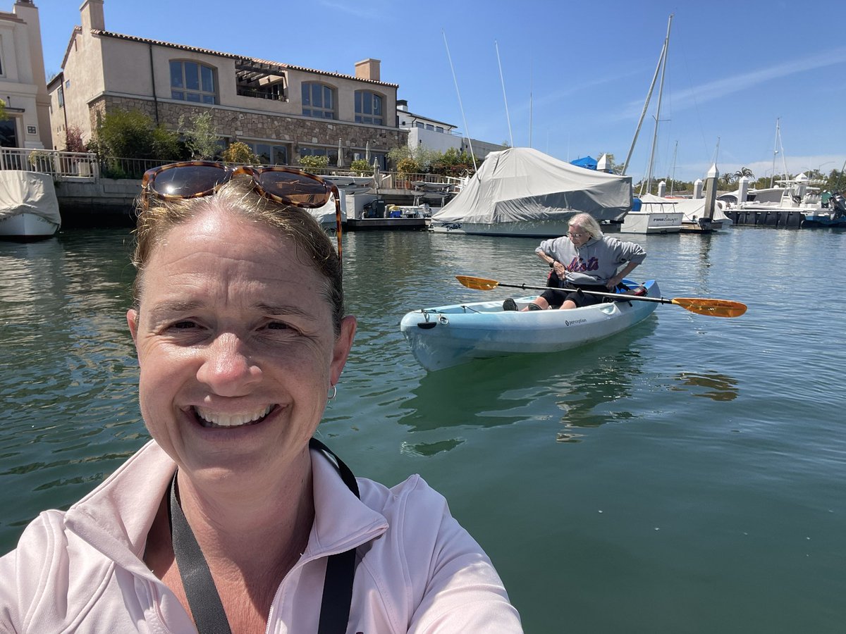 karrie_joy's tweet photo. Newport Beach, CA. I will not mention that the breeze is “chilly” here, because the sun and clear blue skies are incredible. 🛶☀️🌴 #girltrip #sunfordays #kayakadventures #cousins #possiblysunburned https://t.co/sBYWv9jqo3