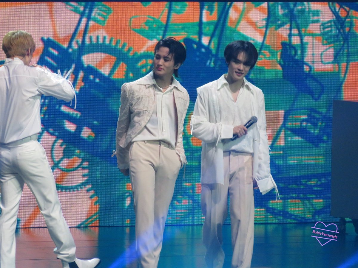 BabieYeosangie's tweet image. DREAMIES IN WHITE IS SO BEAUTIFUL #TDS2inCHICAGO #THEDREAMSHOW2_in_CHICAGO @NCTsmtown_DREAM #JAEMIN #JENO #HAECHAN #MARK #CHENLE #JISUNG