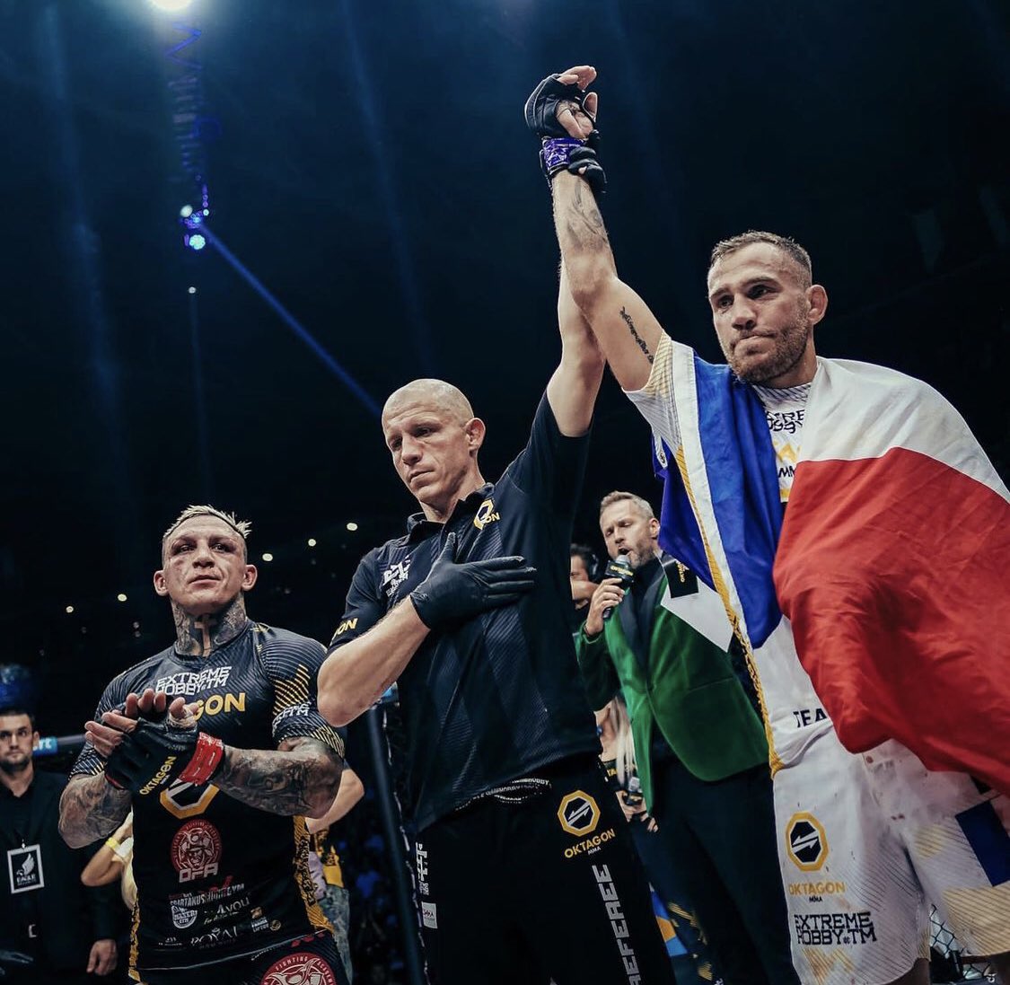 MMAPropagande's tweet photo. Après 38 combats en MMA (23-12-3) @LeboutMickael décide de prendre sa retraite du MMA. Respect pour ton immense carrière et nous te souhaitons bonne chance pour le prochain chapitre de ta vie.
#TeamLebout #TeamRagnar https://t.co/ZqqWfqf5BX
