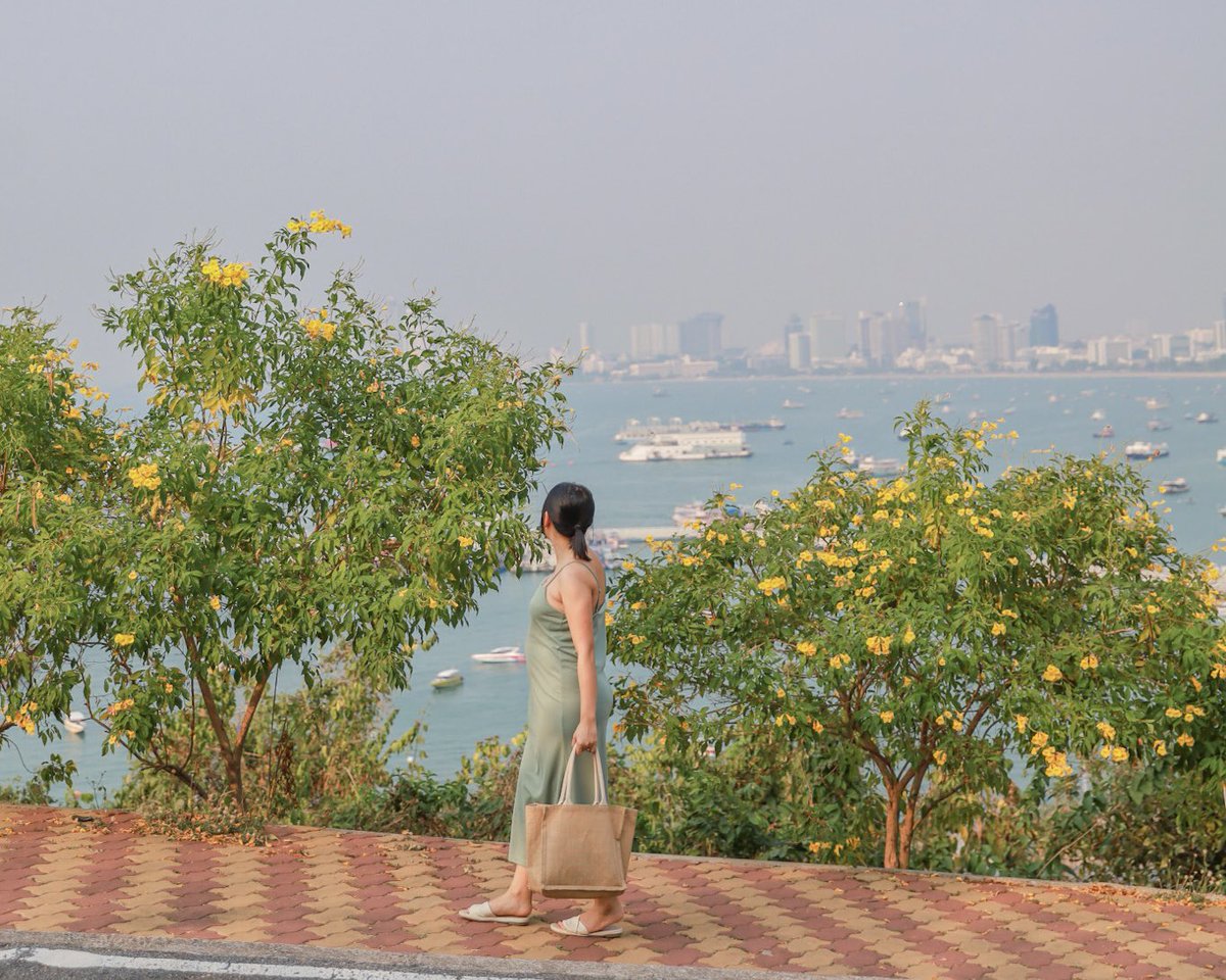 📸แลนด์มาร์คถ่ายรูปสุดฮิต #พัทยา
จุดชมวิวเมืองพัทยาและทะเลสีฟ้า ด้านล่างมองเห็นแหลมบาลีฮาย เรือจอดกันเรียงราย เป็นโลเคชั่นถ่ายรูปที่ฟิลดีมาก 

<a href="/Review_Thailand/">รีวิวไทยเเลนด์</a> <a href="/ReviewTourThai/">#รีวิวทั่วไทย - เที่ยวไทยแบบฮิปๆ</a>  #รีวิวพัทยา #เที่ยวพัทยา #มุมถ่ายรูป #เหวี่ยงไปเรื่อย