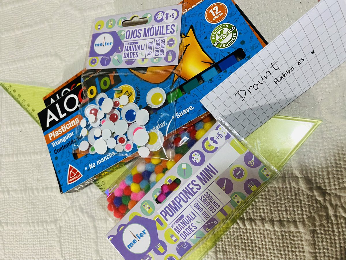 ESDrount's tweet photo. wip 🥕
1. Para este concurso utilicé plasticina, ojitos móviles, pompones pequeños de muchos colores y por supuesto mis manitos mágicas 👐🏼 https://t.co/9MhCTPWNYJ