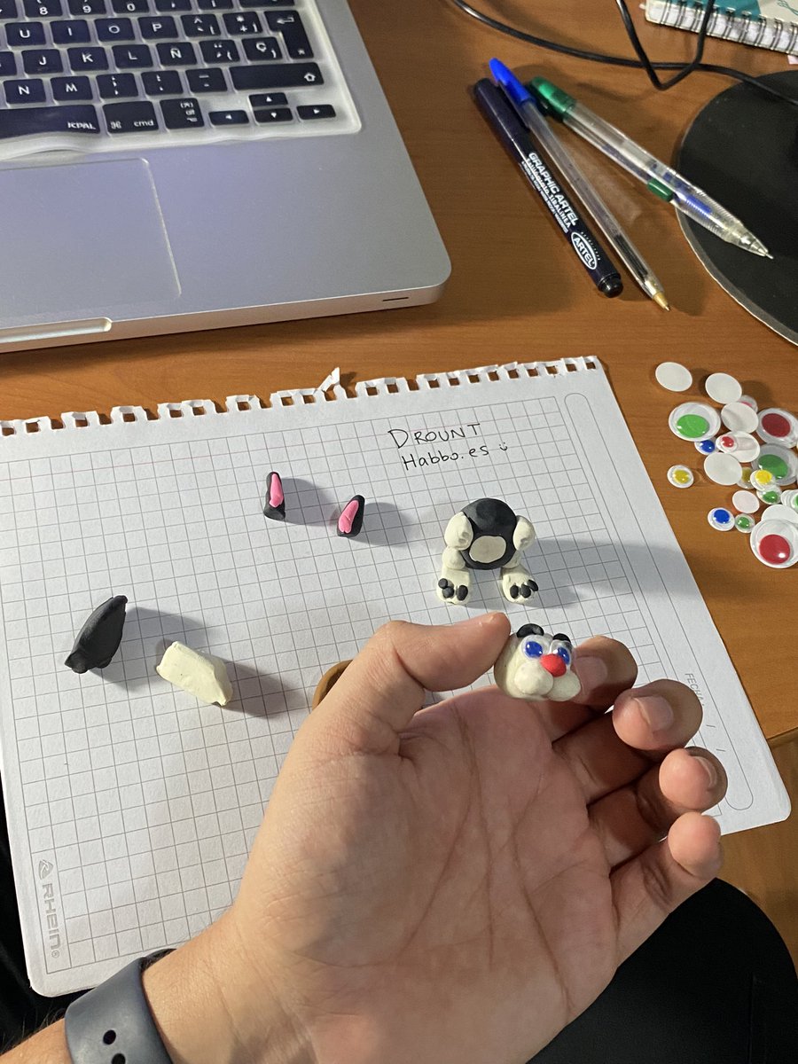 ESDrount's tweet photo. wip 🥕
2. Luego, con mucha paciencia se realizó un molde a base de plasticina un pequeño conejo y su cesta de huevos. Se colocaron ojitos, se formó una pequeña escenografía a base de imaginación y ya está ✨ https://t.co/FWtKDjZJkI