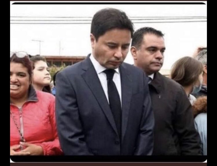 PerejilZurdin's tweet photo. Las nuevas generaciones no lo saben..

Antiguamente se contrataban “ lloronas profesionales “ que su labor era llorar al difunto para darle dramatismo al velorio…

Los tiempos cambian ; ahora contratan bufones 😳‼️ https://t.co/Gx8Unx5k5m