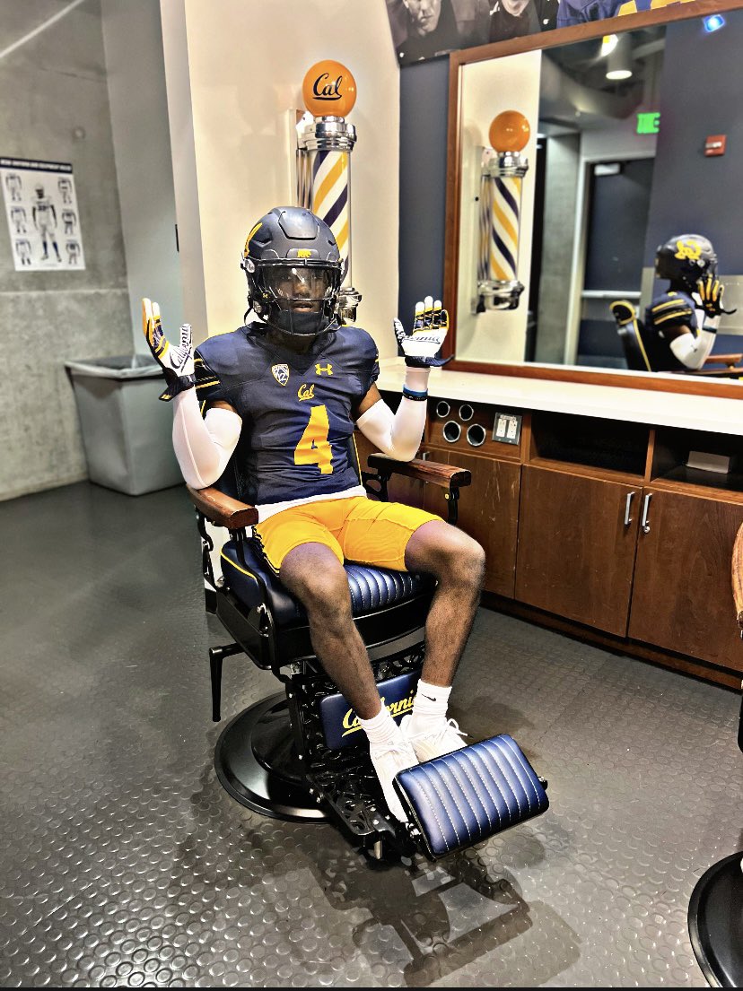 MichaelLiggins1's tweet image. Thank you @Calfootball for the love and hospitality today! #GoBears 🐻 @MWCherrington @CoachTB02 @CoachTreW @CoachJohnson32_