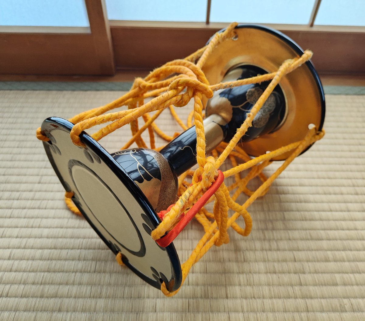 小鼓　良く使い込まれた本革　③ 小鼓 良く使い込まれた本革 ③ 和楽器