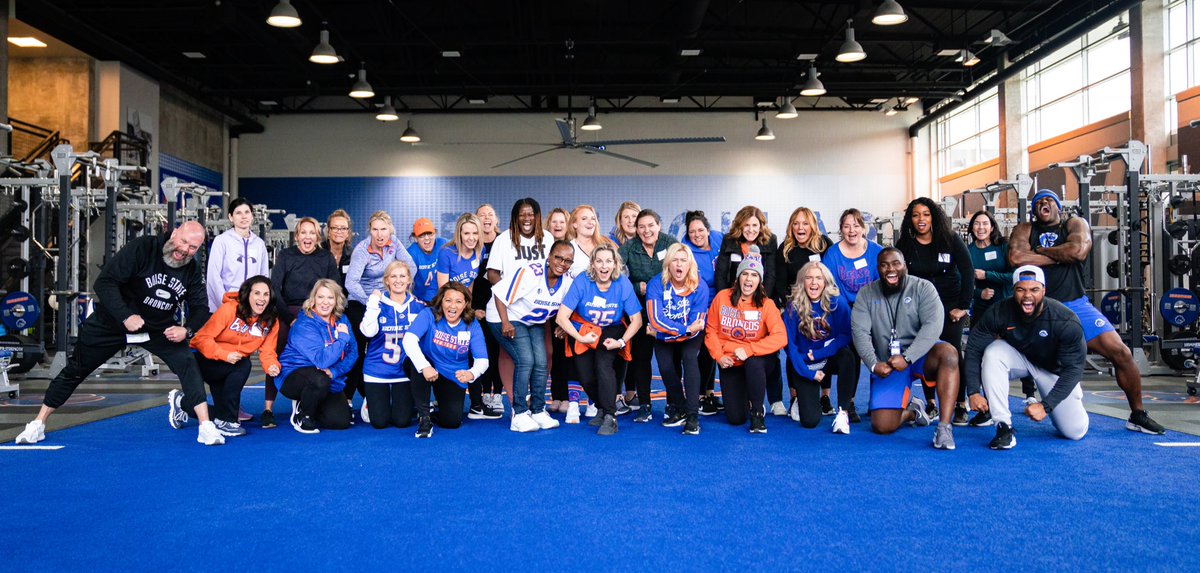 AAFrogDC's tweet photo. We love our Bronco Moms! 🙌🏾💙

Thank you to all who came out today for Moms Day! https://t.co/cezOdT0J3Y