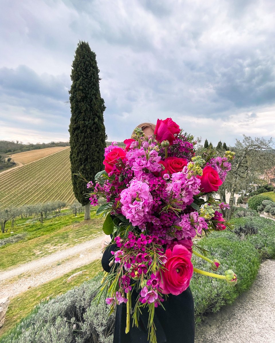 Feeling flowerful as we head into Easter weekend 💕🐇🌸🥚#fiori #toscana #primavera