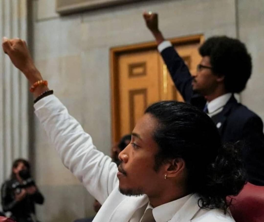 ✊🏿✊🏾✊🏽✊🏼✊🏻✊!!