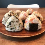 いくらでも食べたくなる美味しさ？!ツナ缶や大葉などを使った、美味しそうな「おにぎり」レシピ!