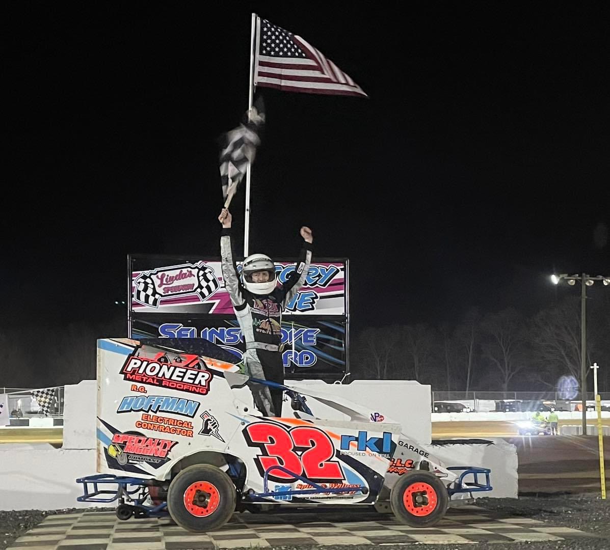 Lindas_Speedway's tweet photo. Legend 

11th to Win 
Last Lap Pass 
Leading Slibgshot winner all time at Linda’s Speedway 

Brett Bieber https://t.co/CvUxhYPlaJ