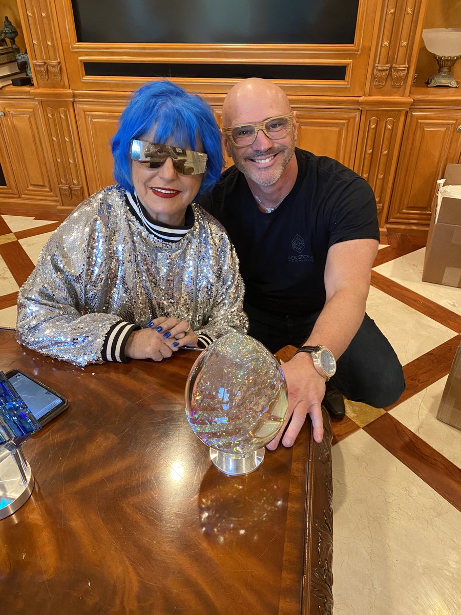 LadyRocketSpace's tweet image. Lift off! With ⁦@jackhstorms⁩, legendary #GuardianOfTheGalaxy sculptor,@LadyRocketSpace⁩; and ⁦@CopernicSpace⁩ transforming his space glass sculptures into #TheSpaceAssets and sending them #ToTheMoon - while helping ⁦my @CityofLompoc⁩  and #Ukraine kids