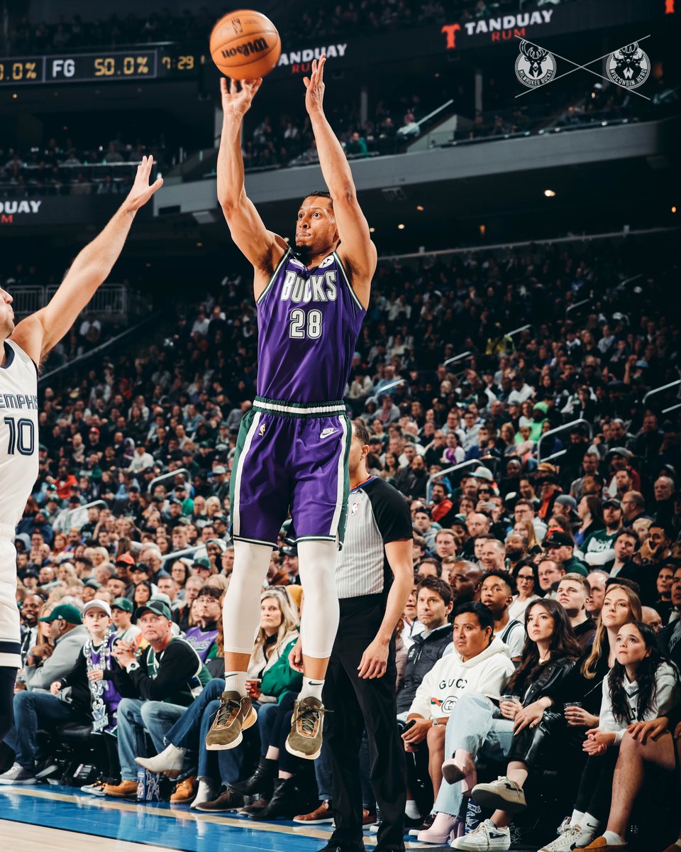 WisconsinHerd's tweet photo. Wigginton’s world 🌎 Lindell was lighting it up with his first career double-double tonight while also scoring a season high! @Lwigginton5 

25 PTS | 11 AST | 5 REB #HerdUp 🦌 https://t.co/pndQOtT8lP