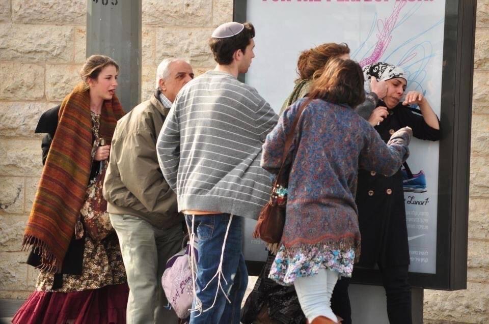 Here we have a group of settlers showing their ignorance and arrogance attacking a Palestinian woman! The settlers who are actually nothing more than leeches from other countries are repulsive and disgusting Zionist!🌹🇵🇸🌹