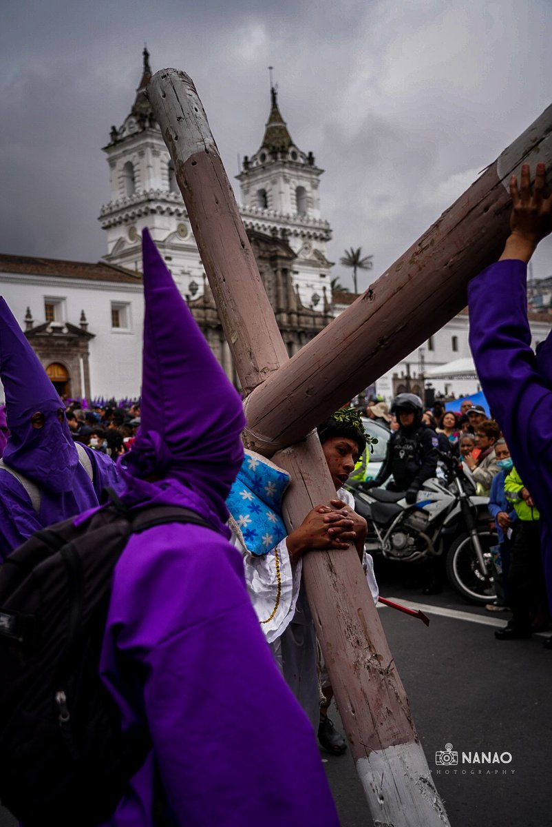 Fer_Coronel92's tweet photo. Procesión JESUS DEL GRAN PODER en Quito.
Un poco de lo que pude capturar hoy. 
#cucurucho #jesusdelgranpoder #Procesion #Quito #SemanaSanta
#Pascuas https://t.co/vZgqT3HoQr