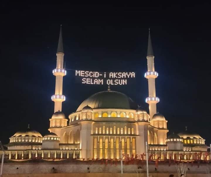 Selâm olsun Kudüs’e, Mescid-i Aksa’ya, Kubbet’ûs Sahra’ya…

Selâm olsun Filistin’e, Arakan’a, Doğu Türkistan’a…

Selâm olsun İslâm coğrafyası’na…

#Taksimcamii