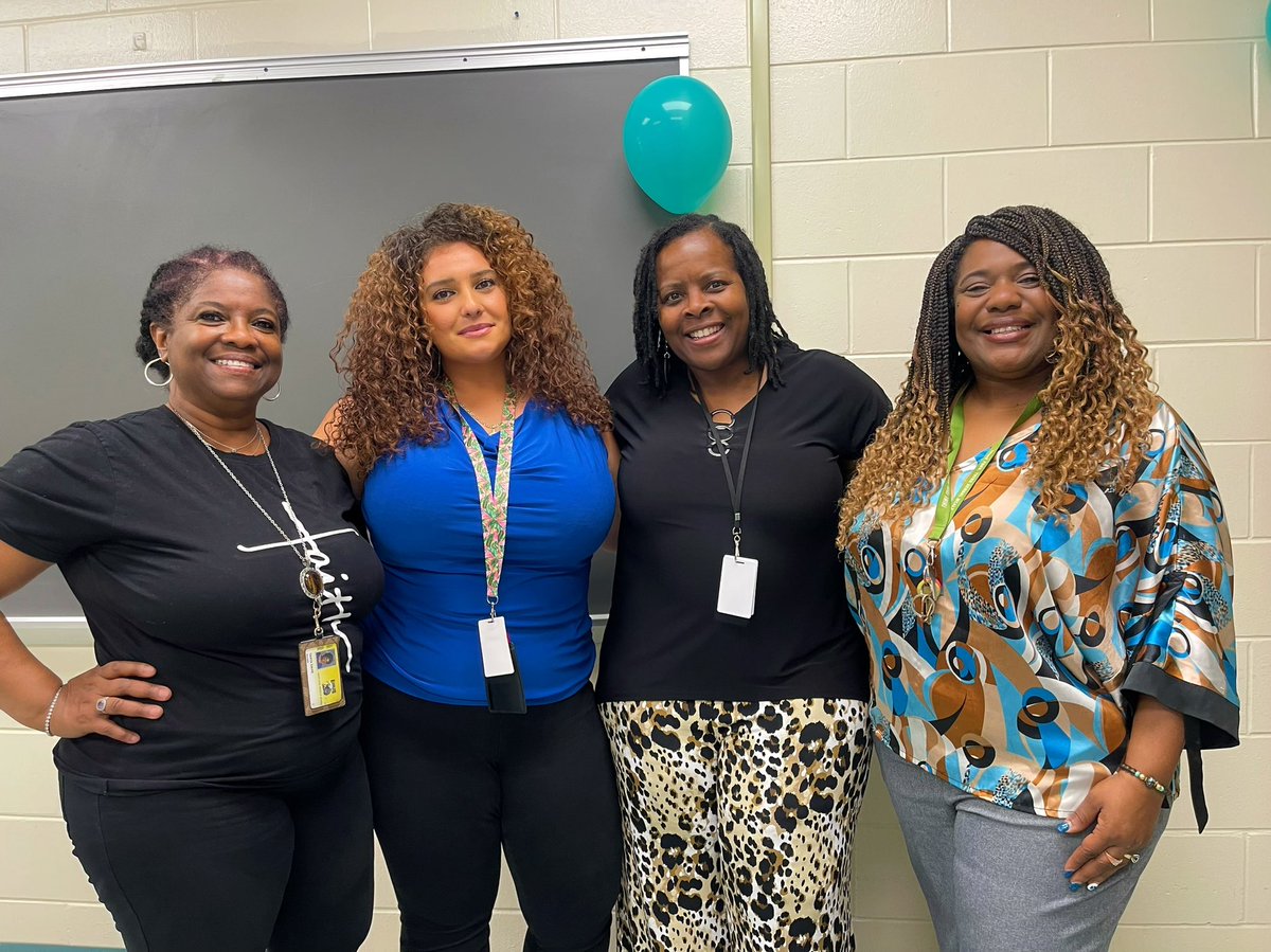 diamond_hms's tweet photo. Happy assistant principal week. Thank you for all your love and everything you do for us! EBD LOVES YOU ❤️❤️❤️ @hmseaglesFL @NicoleL79373277 @DrewTargowski #AssistantPrincipalsWeek #EBD #MiddleSchool #TheBest https://t.co/Qw9hzV0MDj