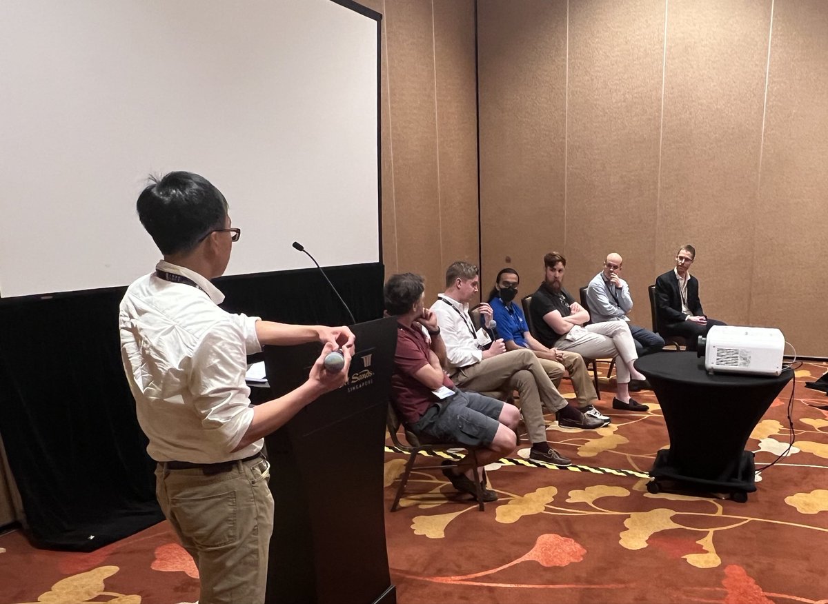 It was a pleasure to speak about my research at the workshop "Mechanical and Fluidic Control of Untethered Soft Robots" at Robosoft 2023. The conference was a great opportunity to meet with colleagues and collaborators.