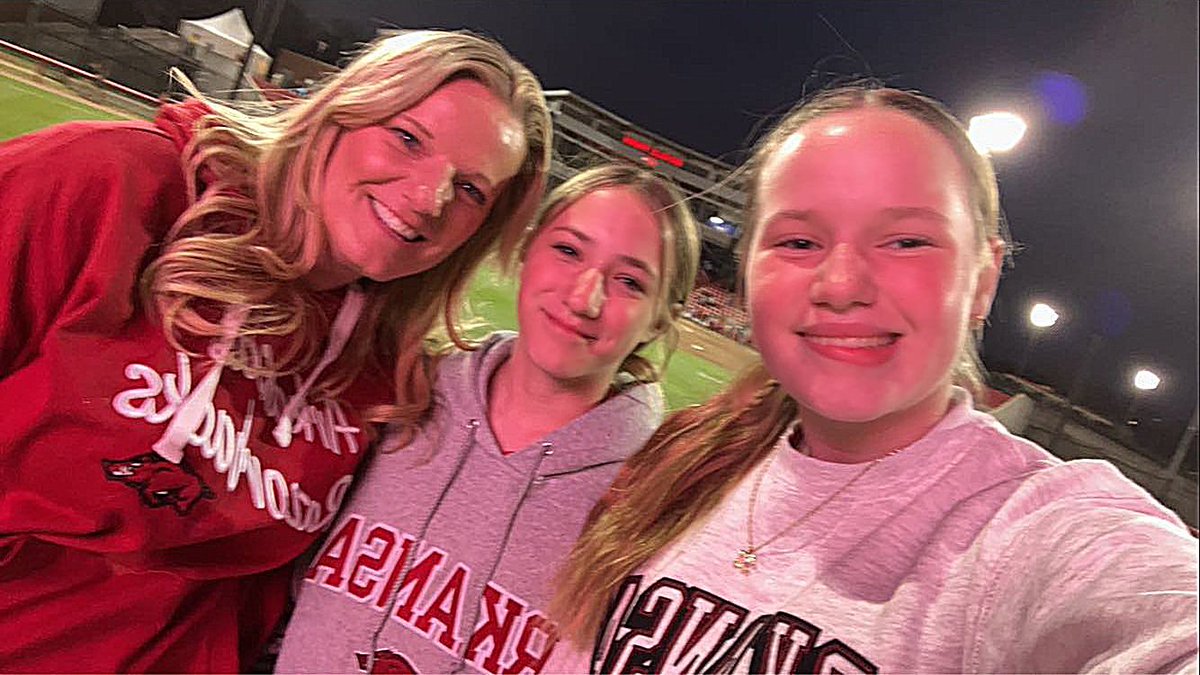 Took a quick trip with the twins to root on the <a href="/RazorbackSB/">Arkansas Softball</a> team. Thought about catching the <a href="/okstate/">Oklahoma State Univ.</a> pokes in Lawrence on the way home but think we'll settle for <a href="/pittstate/">Pittsburg State</a> in Joplin instead. If only my <a href="/kstatesports/">K-State Athletics</a> had softball 😞