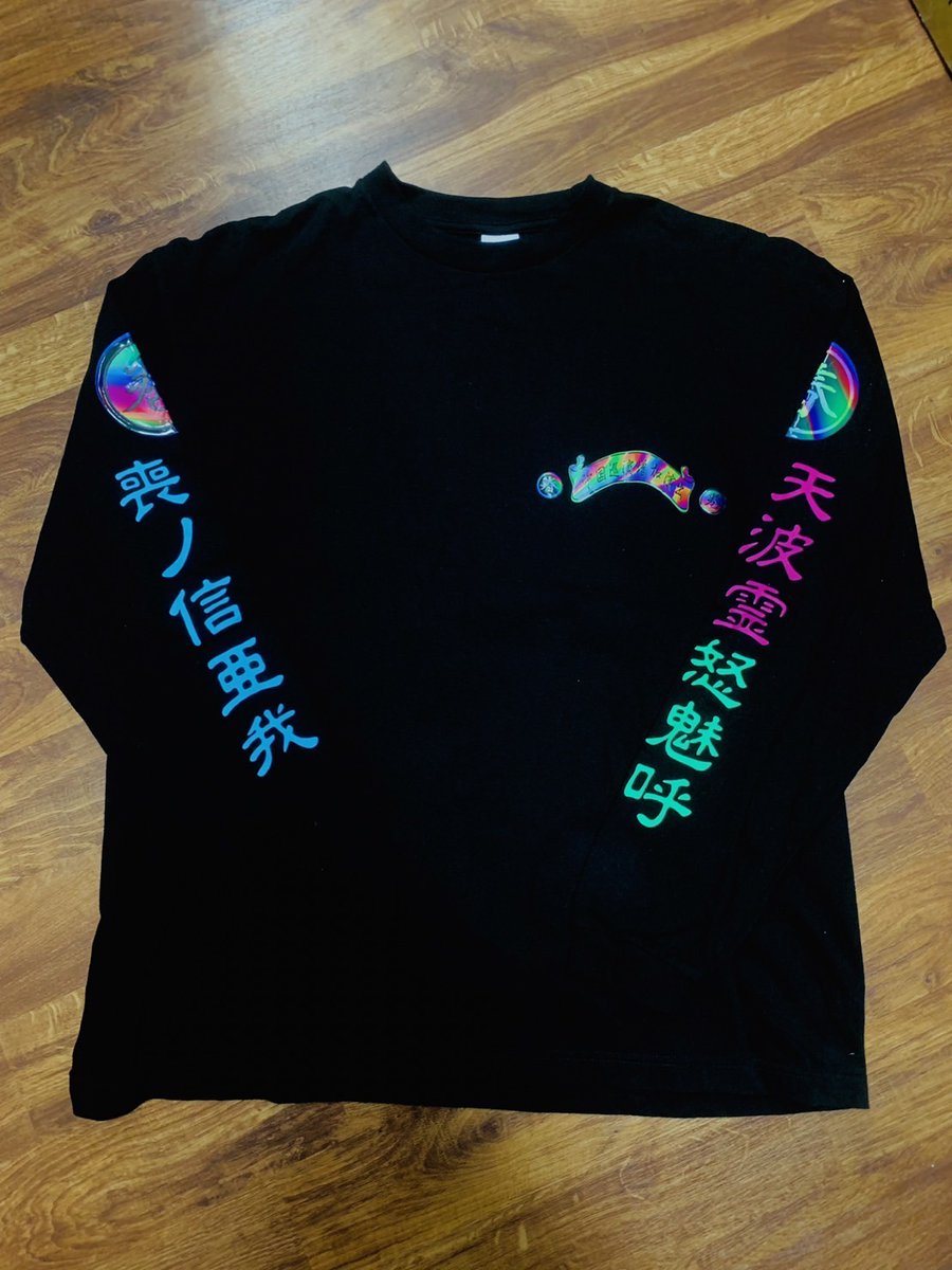 DAWA_FLAKE's tweet photo. [速報！！]
中国巡演増加演出で販売されていた
天波霊 / 怒魅呼 / 喪ノ信亜我 (TEMPALAY、ドミコ、MONO NO AWARE)のコラボTee入荷！在庫を少し分けてもらいました。是非この機会に！店頭でサイズ確認などもできますよ！ それぞれのアイテムとご一緒にどうぞ！

https://t.co/rhYTjppXUp https://t.co/3qh3P9UGgw