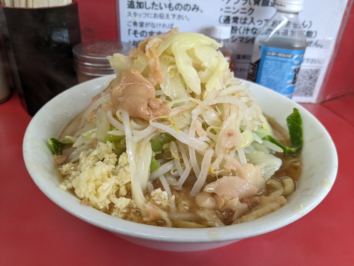 ramentechnocrat's tweet photo. ラーメン二郎環七一之江店/一之江/小ラーメンヤサイニンニクアブラ

地方出身二郎(系)好きあるある

直系ではお腹より先に胸がいっぱいになる https://t.co/U01pKuObz0
