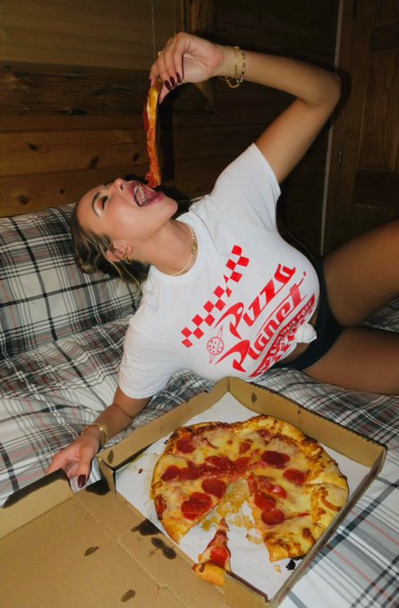 2 pic. Want to join my Pizza Party? ?
More on my 2nd IG ??
https://t.co/BHNOTdwmjk https://t.co/KmcV
