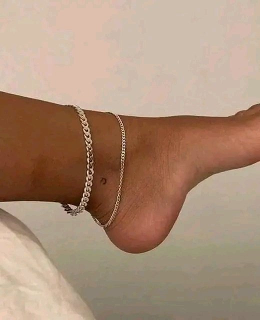 omwambaKE's tweet photo. Ladies, I'm tired of pretending! What's the use or importance of wearing this? https://t.co/92RVoNMezk