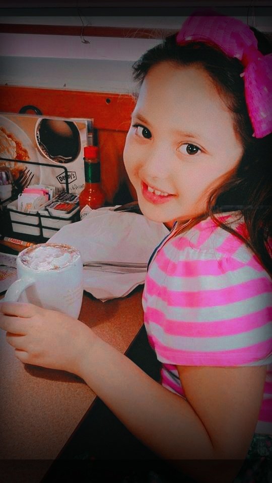 JCrystal88's tweet photo. Happy 17th Birthday Dessirae Love!! 🤍✨️🎉
#MommasGirl 🎀
#FirstBorn 👶🏻
#GirlyGirl 💐 https://t.co/tO65Yn1NRZ