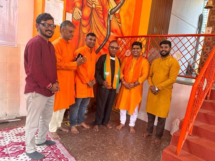 #samajiknyaydiwas 
Sanghatan se shakti
We along with our Hon'ble MLA shri Krishna Salkar met our Senior most BJP karyakarta Shri A S Das.ji who was there right From Bharatiya Jana Sangh & till today at age 74 he continues to be socially active.
#SabkaSaathSabkaVikasSabkaVishwas