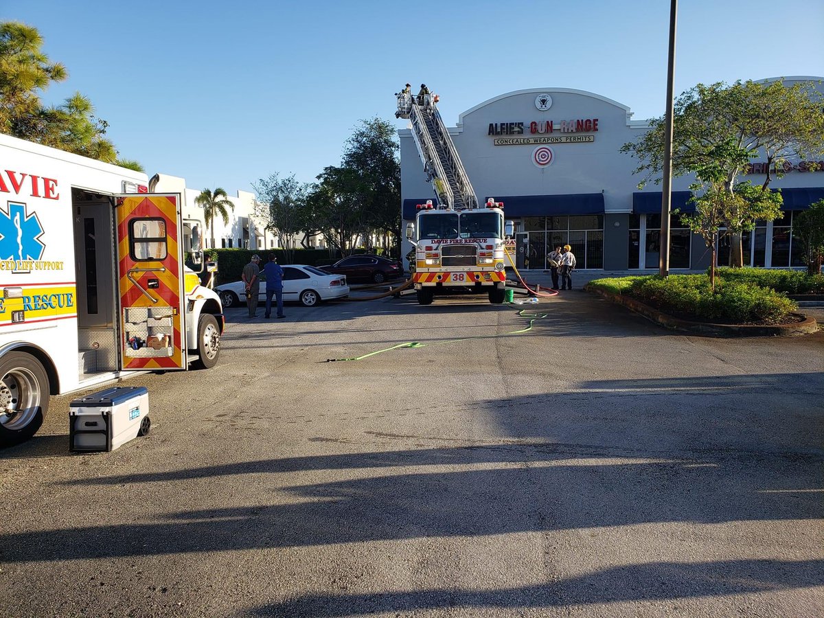 SFREST's tweet photo. 🔥 WORKING FIRE 🔥

#SFREST is on scene of a second alarm commercial structure fire in Davie 

Units due: BC17, BC2, BC65, BC86, C438, CN26, E104, E38, E65, E68, E86, E91, I468, P38, R38, R65, R68, R86, SU29, AC2, BC13, E112, E32, HM17, P32, R104, R32, S104, Q17 https://t.co/vYNeBWUew9