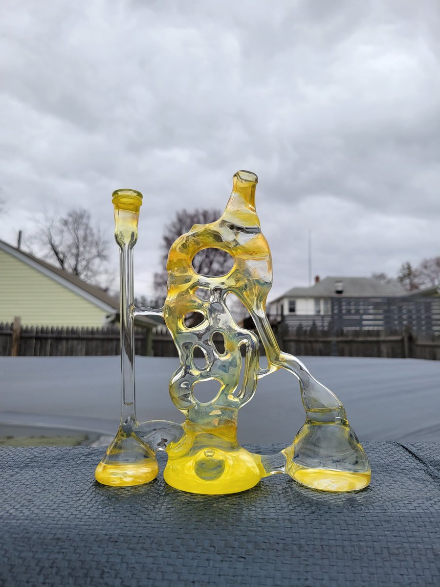 FreewaysGlass's tweet photo. New #freestylerecycler up for #Auction on my insta @freewaysart #lemondrop #honeycomb #glassart #freewaysglass #freewaysglassart #freewaysart #fumed #recycler https://t.co/gtRomaVTl3