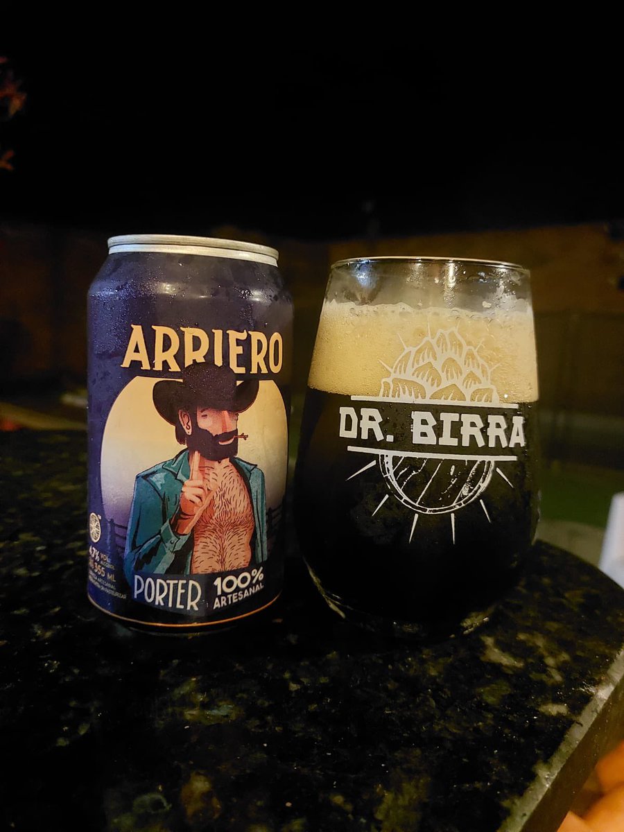DrBirrapy's tweet photo. #Porter #CervezaArtesanalParaguaya @SacramentoBrewC #DrBirraPy de fondo Acústico de @oasis https://t.co/6NI6OXrq9H