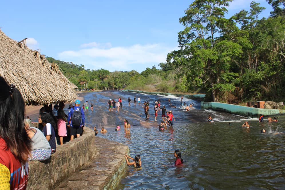 mirabal_yamilet's tweet photo. Nos fuimos con nuestros compañero @AliErnesto32 Majestuoso Tobogan de la Selva. 
#EnDefensaDelEsequibo
#PorElAturesQueQueremos
#AliEnAmazonas https://t.co/wd8FOGtBPh