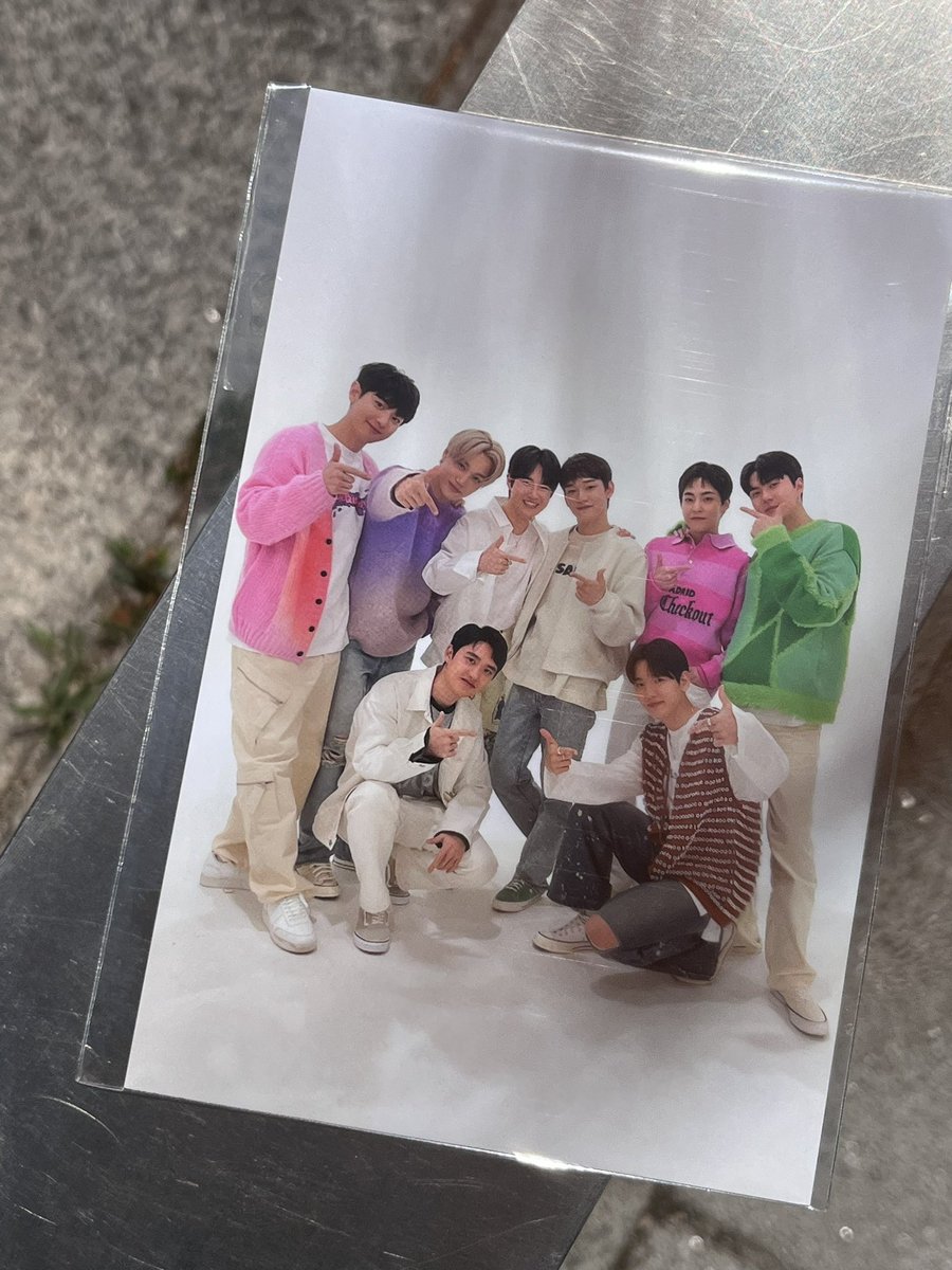 kokokbop's tweet photo. EXO OHMYGODDD 😭😭😭😭 I NEED THIS!!!!! https://t.co/3XjoxQIK86