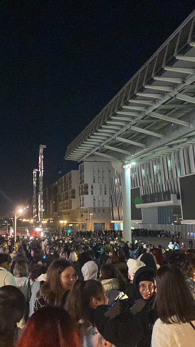 alex_lc25's tweet photo. Does anyone actually know what’s happening with the music bank Paris Queue? Seems like every we ask is just as confused https://t.co/Jy7DUMDy4J