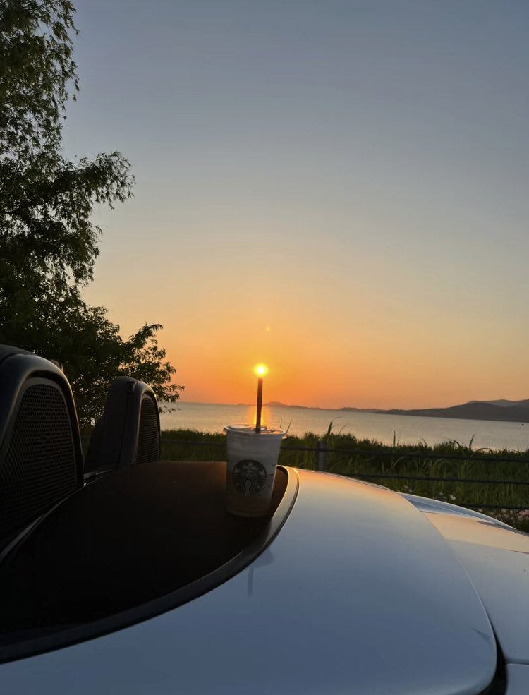 When bored, drive to a quiet place and watch the sunset quietly.🌇